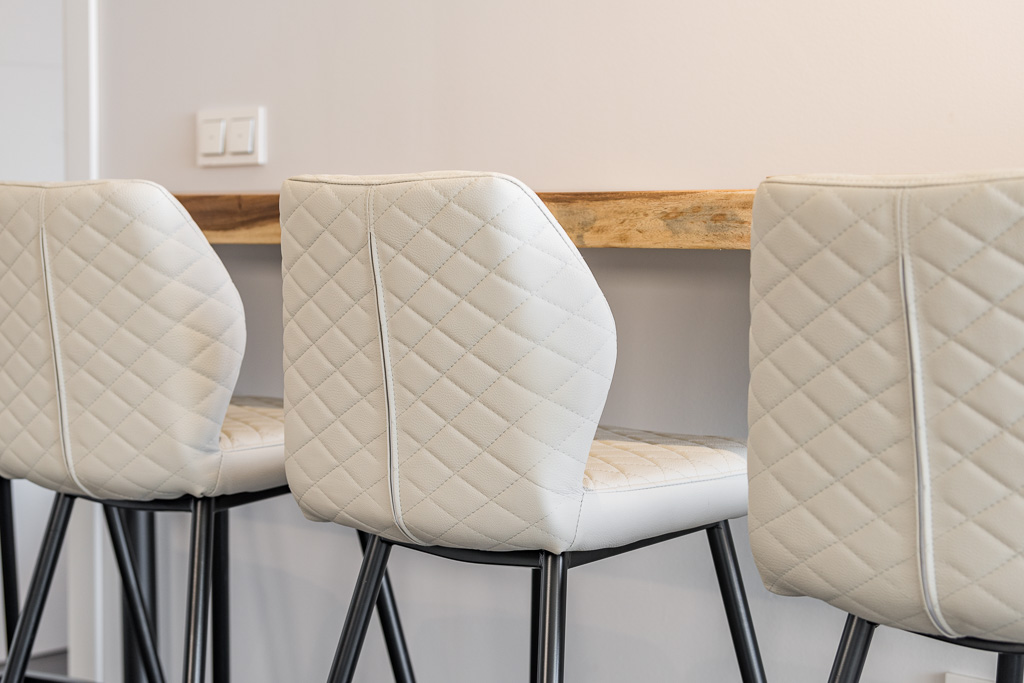 Resa Estates Ibiza te koop appartement Vadella Mar zee zicht details bar.jpg